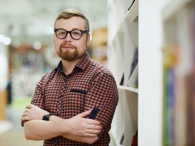 confident-bearded-bookstore-manager.jpg confident-bearded-bookstore-manager.jpg